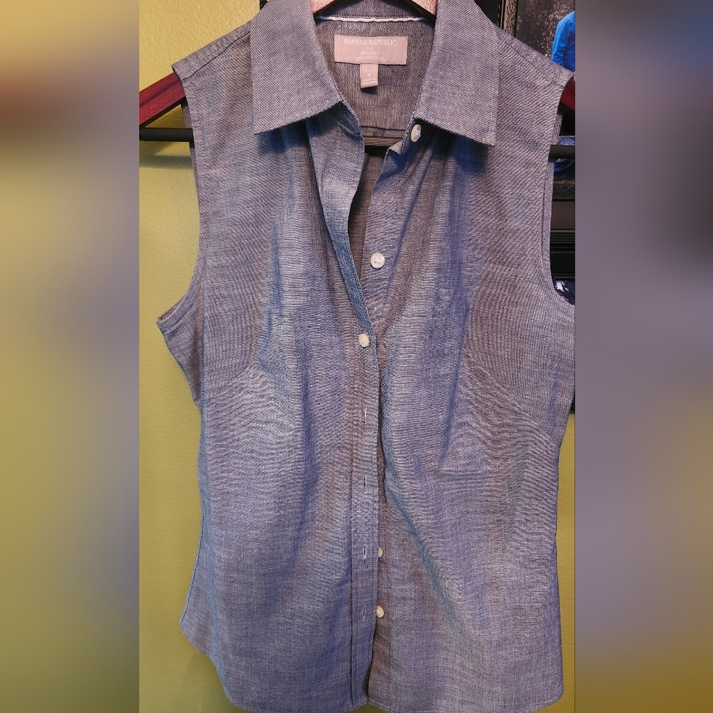 Banana Republuc Blue Button-Up, Collared‎ Shirt-sleeveless  Womens Size 4,